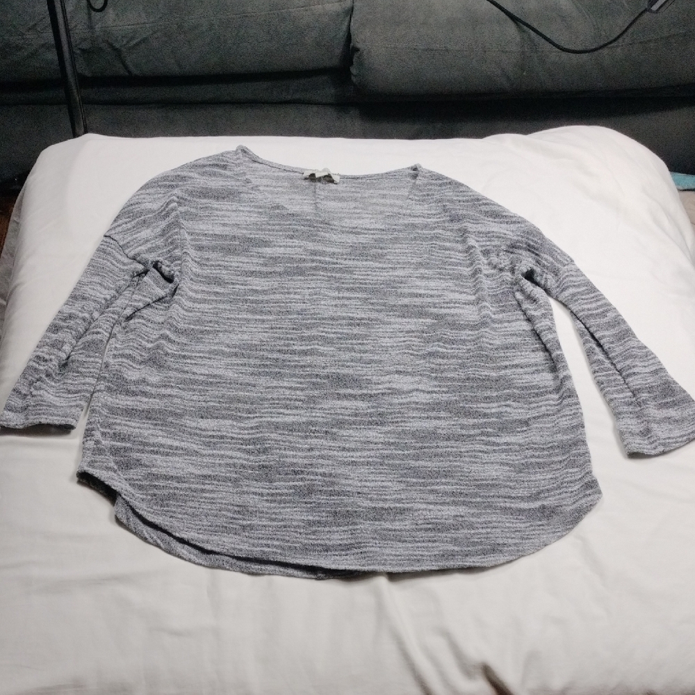 Olive & Oak Heathered Gray Top Size XL